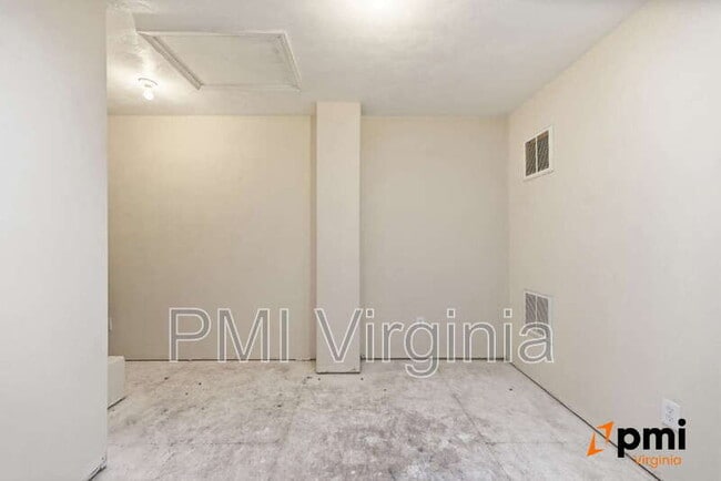 Building Photo - 1002 Nicklaus Dr