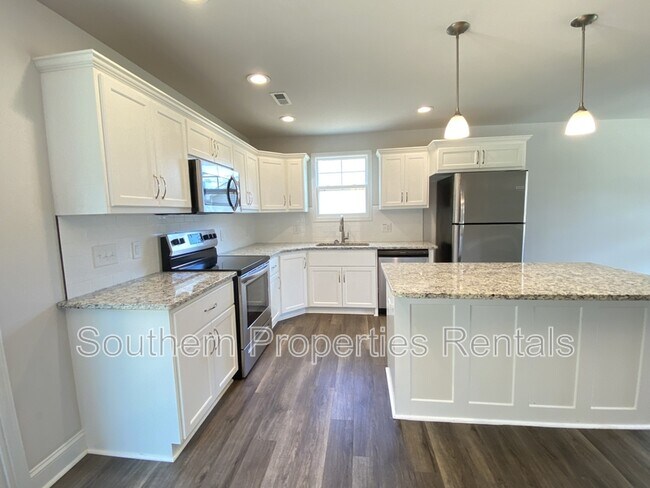 Building Photo - 529 Hamlet Dr