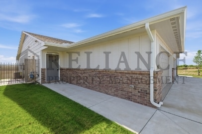 Building Photo - 2414 S Wheatland St