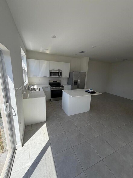 Building Photo - 12148 NW 24th Pl