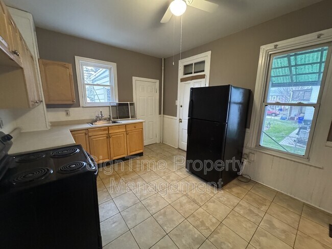 Building Photo - 1009 Corbett St