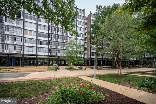 Building Photo - 1301 Delaware Ave SW