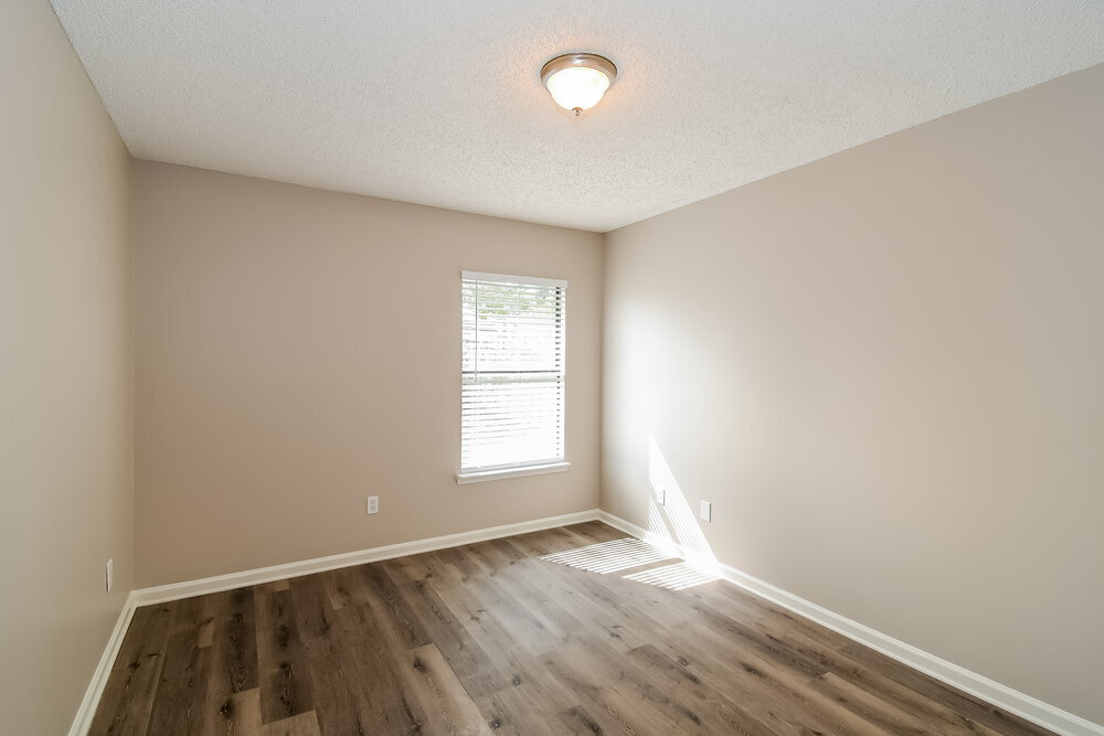 Building Photo - 596 Artesian Ln