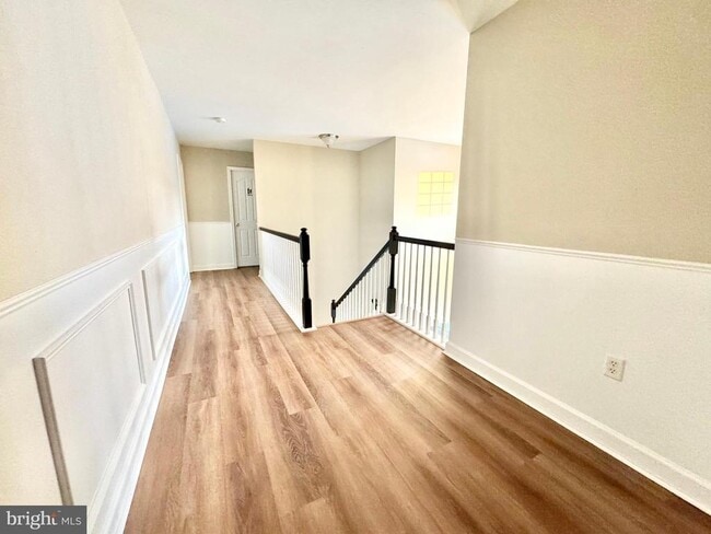 Building Photo - 15 Delhi Ct