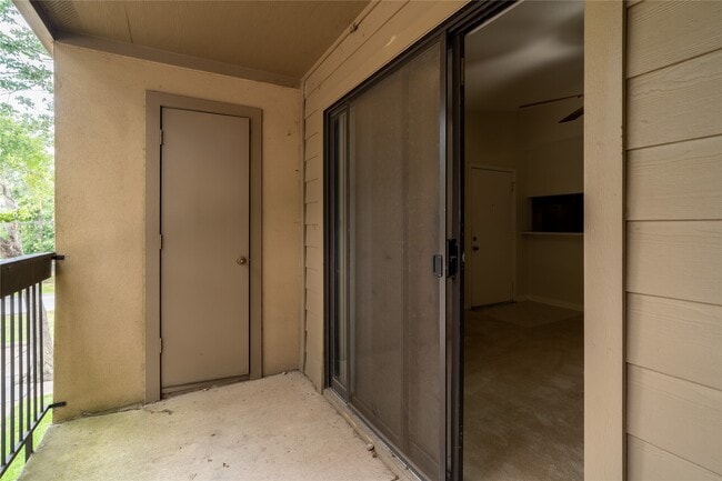 Building Photo - 3300 Pebblebrook Dr