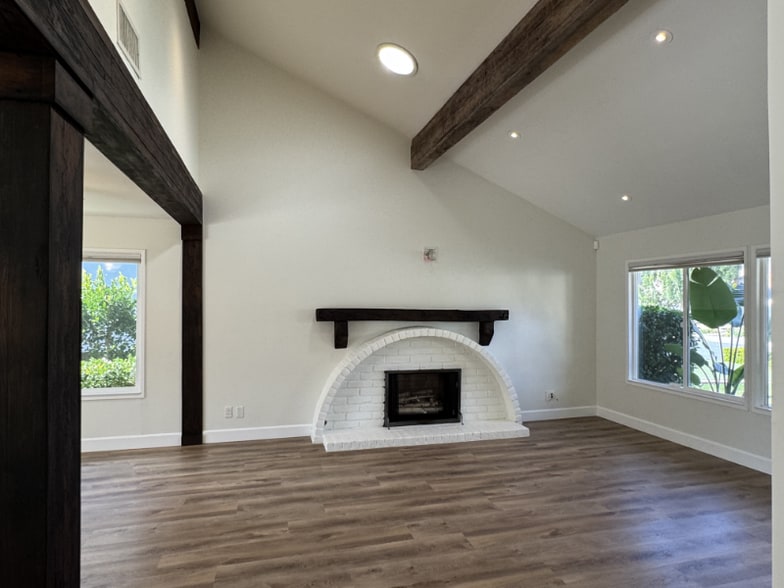 Building Photo - 28916 Timberlane St