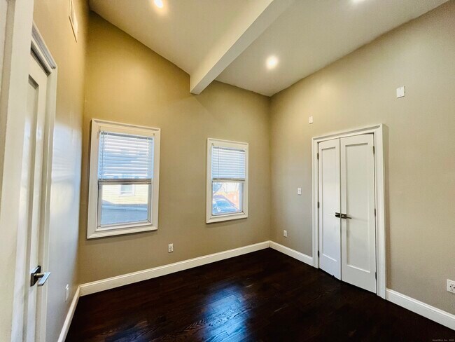 Building Photo - 597 Chapel St