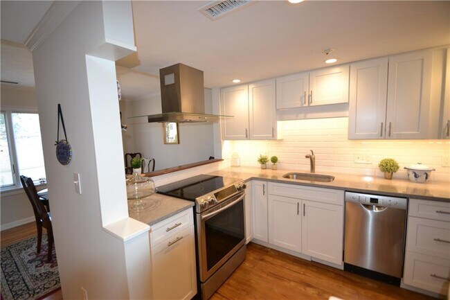 Building Photo - 49 Sea Breeze Ln