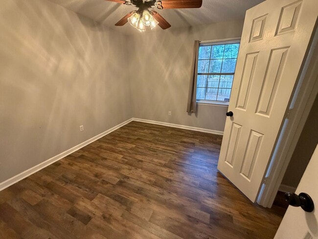 Building Photo - FOR RENT