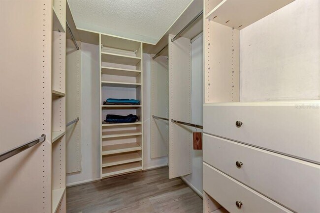Building Photo - 5645 Summerside Ln
