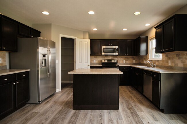 Building Photo - 4BDRM, 2.5 BA with finished basement in Westminster