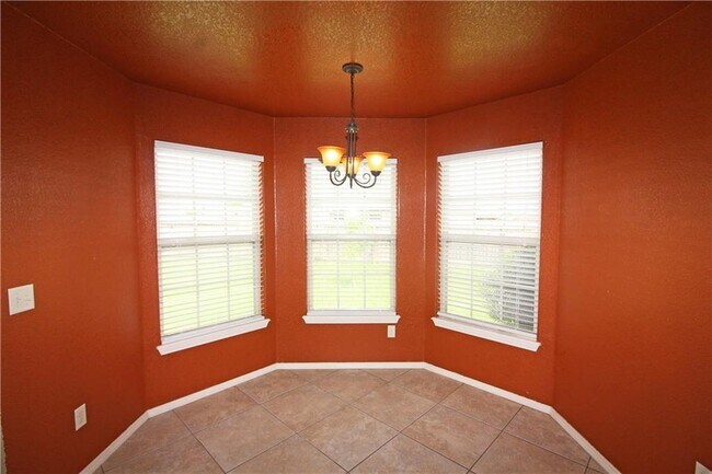 Building Photo - 3001 SW Woodruff St