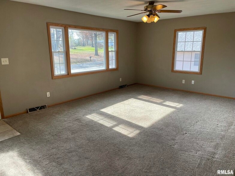 Building Photo - 2806 W 47th St