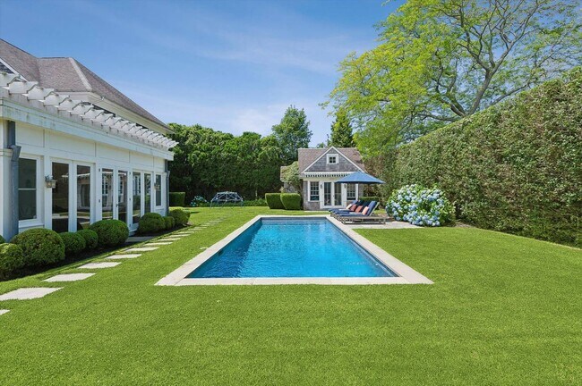 Building Photo - 121 Post Ln