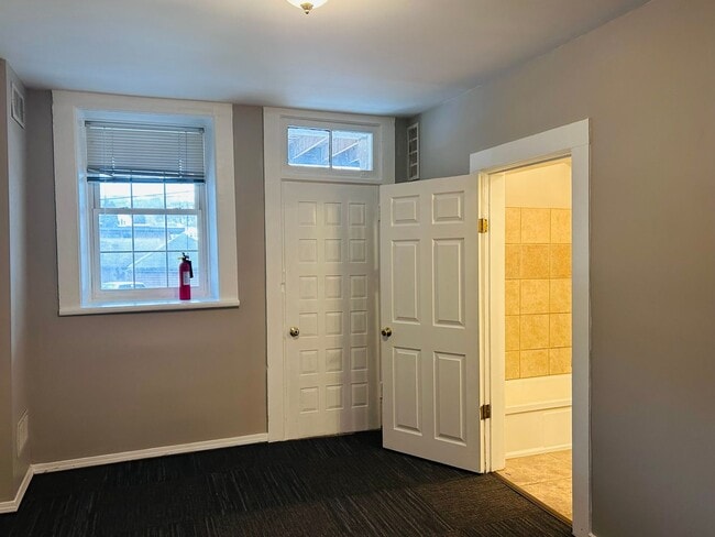 Building Photo - 1737 Madison St