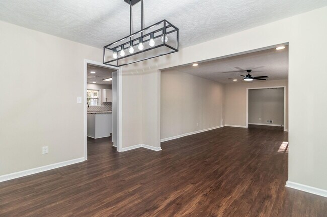 Building Photo - 4375 Lake Idylwilde Dr