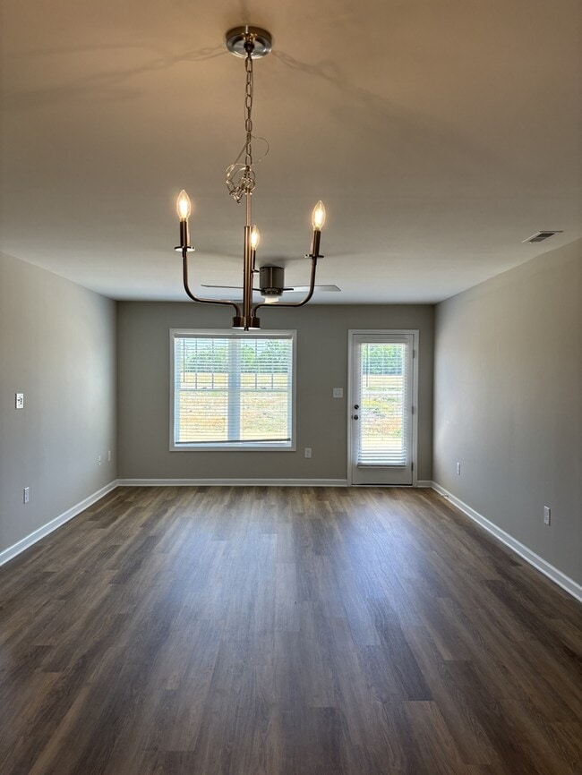 Building Photo - 102 Bradfield Cir