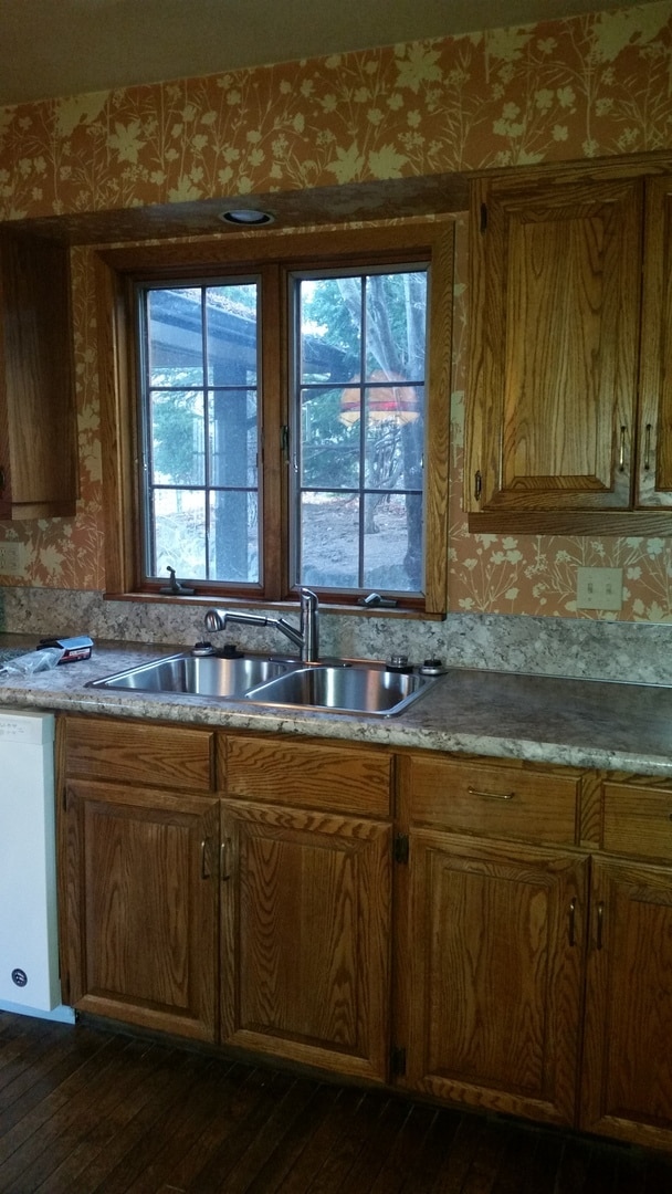 Building Photo - Occupied, do not disturb tenants. 1950's Craftsman 2br 2ba duplex on two levels, lawncare provide...