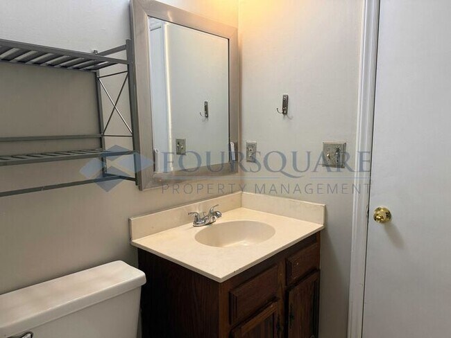 Building Photo - Cozy 4-Bed / 2-Bath Home with Main-Level Bedrooms, Large Backyard & Corner Lot , Near Shelley Lake
