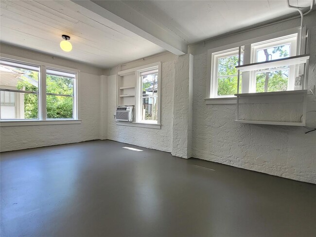 Building Photo - 1403 Windsor Rd