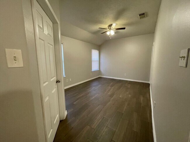Building Photo - 21807 Paril Creek Dr