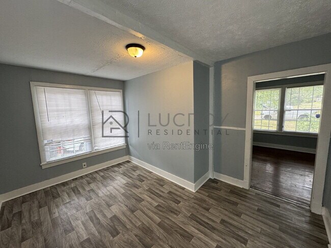 Building Photo - 4833 Churchill Dr