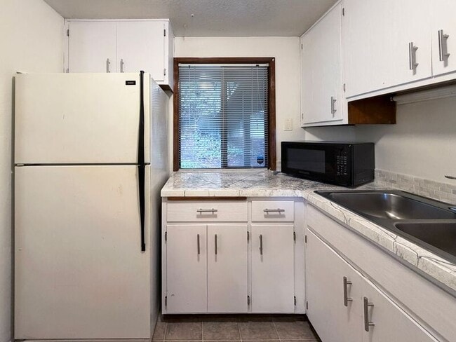 Building Photo - 2685 Woodstone Pl