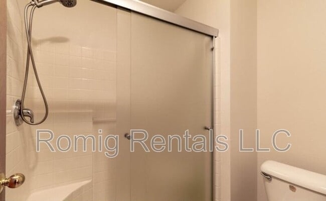 Building Photo - 8109 NE 36th Ct