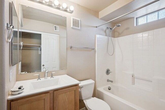 Building Photo - 2401 E Rio Salado Pkwy