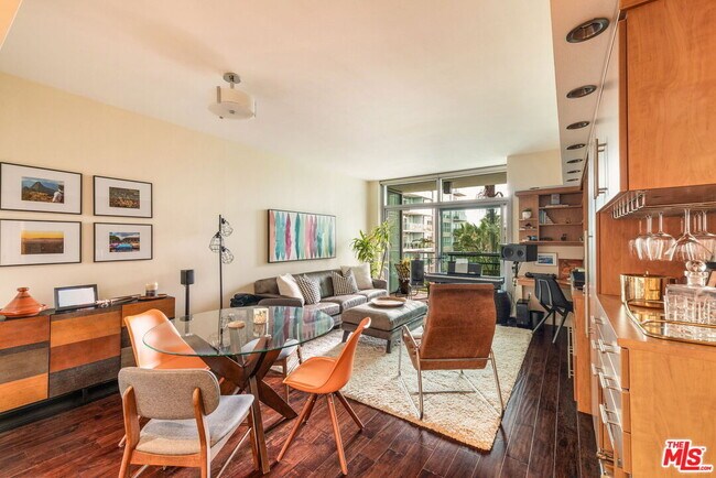 Building Photo - 13700 Marina Pointe Dr