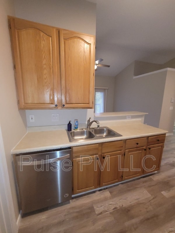 Building Photo - 2990 Sequoia Dr