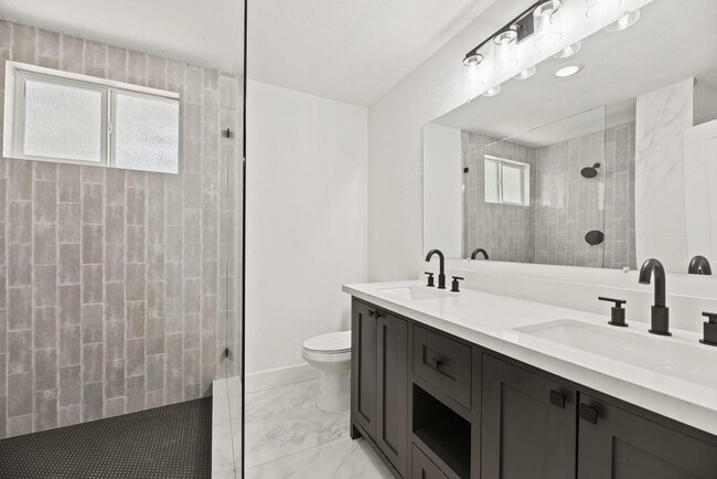 Building Photo - 17068 Lively Rd