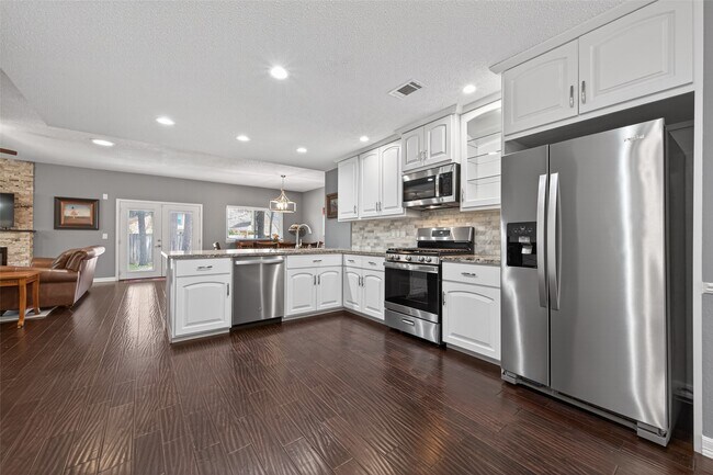 Building Photo - 35 Sheep Meadow Pl