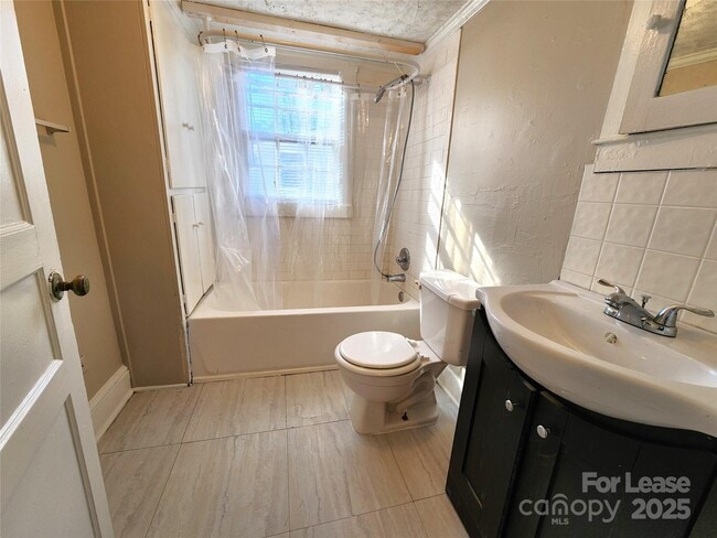 Building Photo - 37 Kesler St