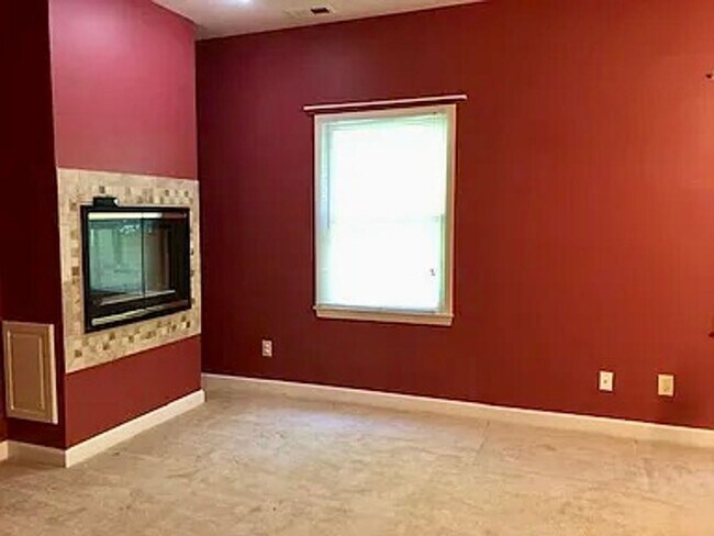 Building Photo - Spacious 3100 sq ft 3 bedroom 2 bath home on over 1.5 acres in Oak Ridge, NC