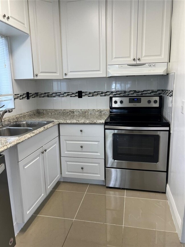 Building Photo - 1400 NE 175th St