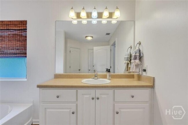 Building Photo - 1506 Bradley Blvd