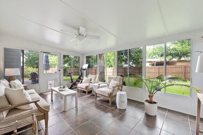 Building Photo - 2609 Friar Tuck Ln