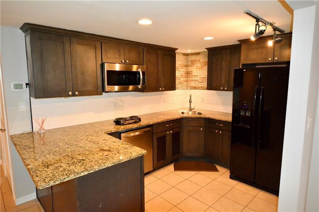 Building Photo - 7655 Golden Sands Dr