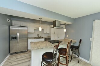 Building Photo - Renovated end unit!