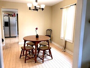 Building Photo - Spacious 4-Bedroom Retreat with Elegant Hardwood Floors in Minneapolis