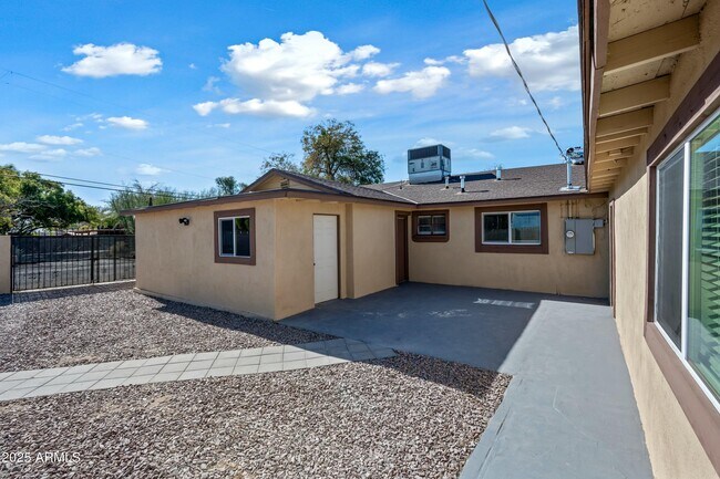 Building Photo - 2601 N 51st St