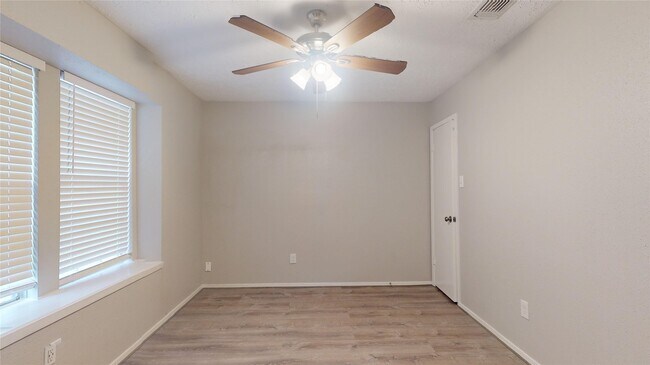Building Photo - 2331 Barrington Pl Dr