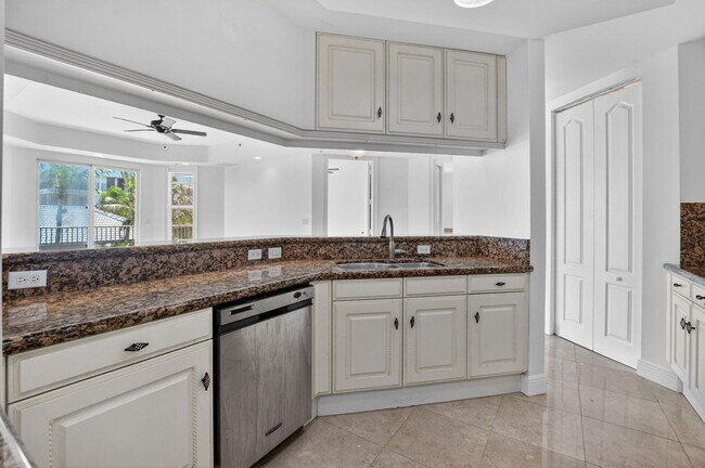 Building Photo - 616 SE 20th Ave