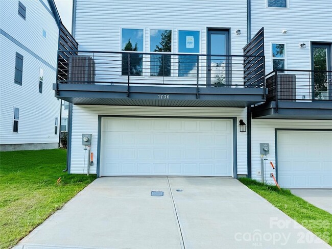 Building Photo - 1736 Blanche St
