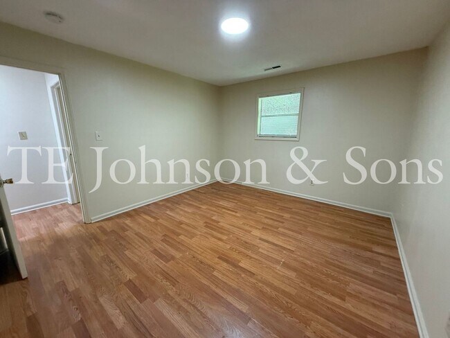 Building Photo - Comfortable Living with Included Utilities...