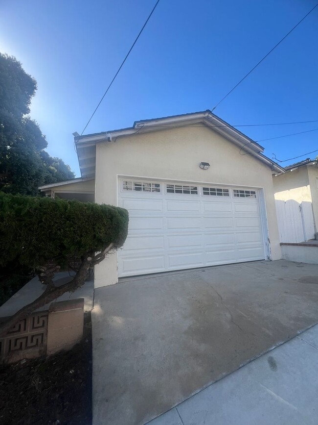 Building Photo - Charming Duplex in Hermosa Beach