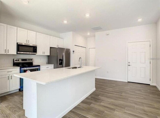 Building Photo - 17000 SW 41st Ct