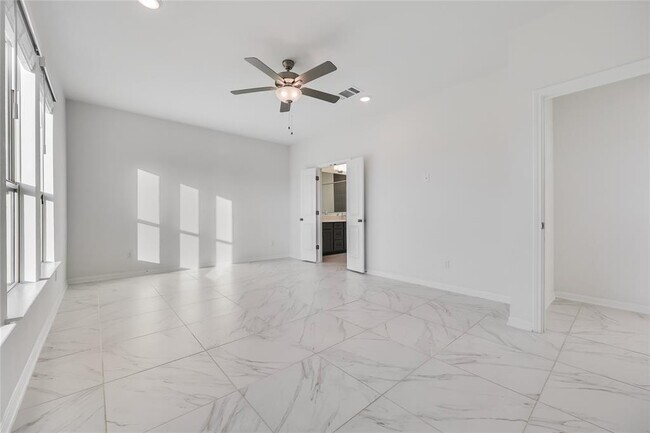 Building Photo - 4621 Modena Bay Bend