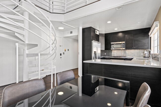 Building Photo - 10777 Ashton Ave